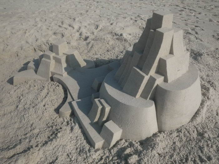 Скульптор Calvin Seibert создает на пляже восхитительные геометрические инсталляции