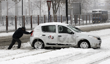 Восточная Европа страдает от резкого похолодания и обильных снегопадов